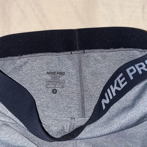 Nike Pro Dri-fit grey workout spandex - Picture 3 of 3